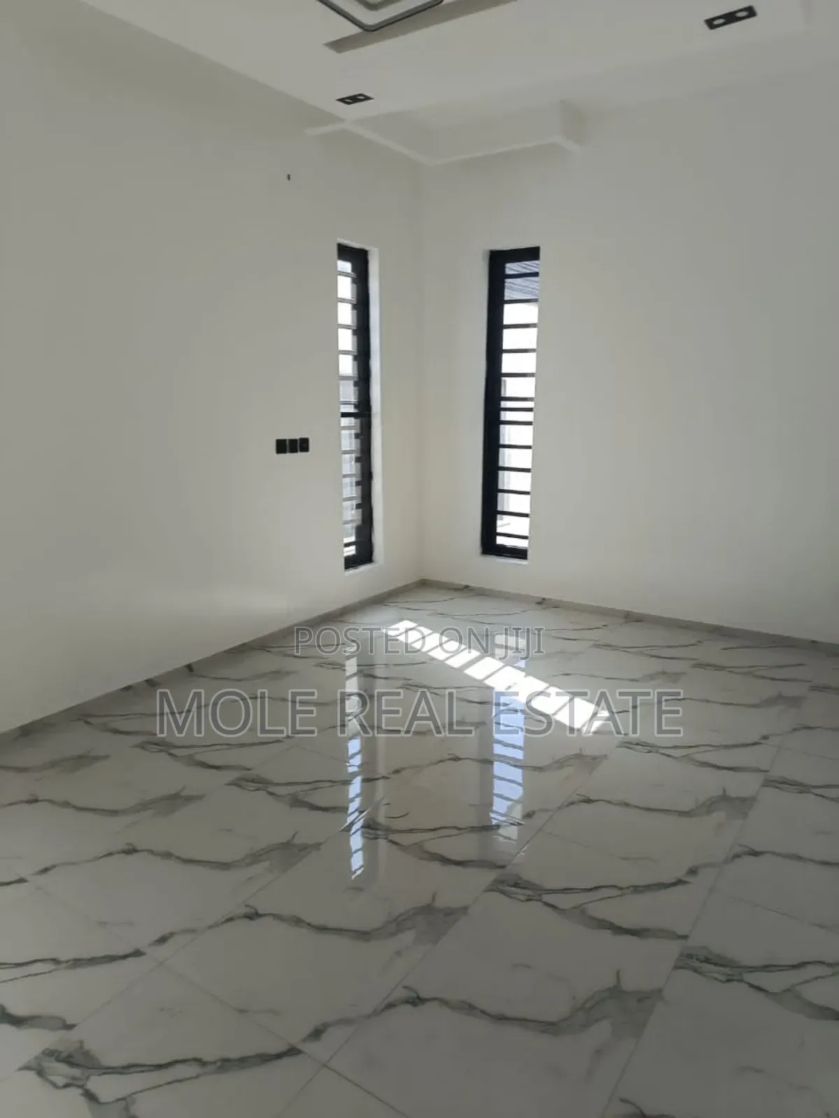 Furnished 3bdrm Block of Flats in Adeola Adeku, Victoria Island in Victoria Island