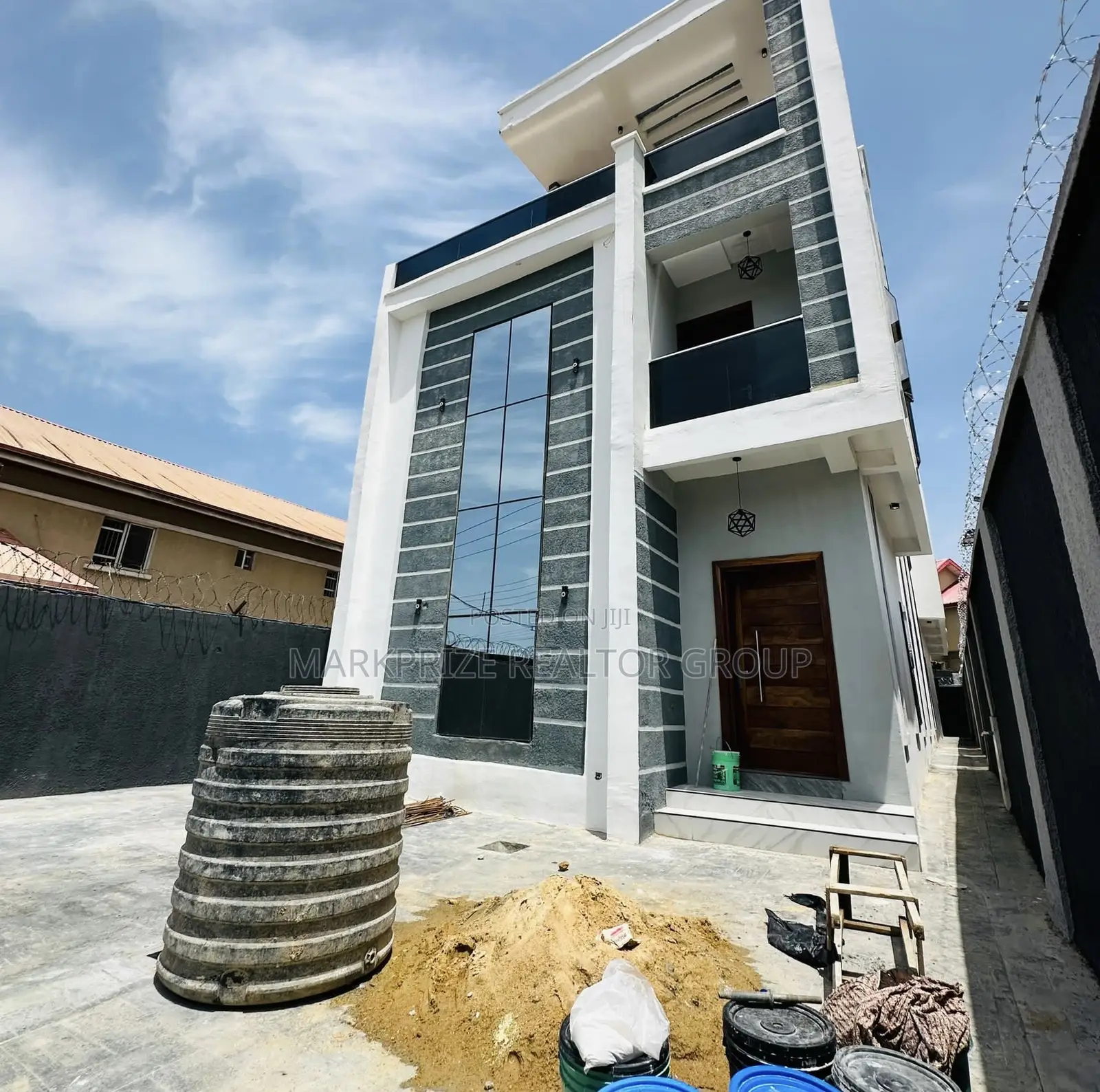 5bdrm Duplex in Magodo Phase 2 Lagos for sale in Magodo