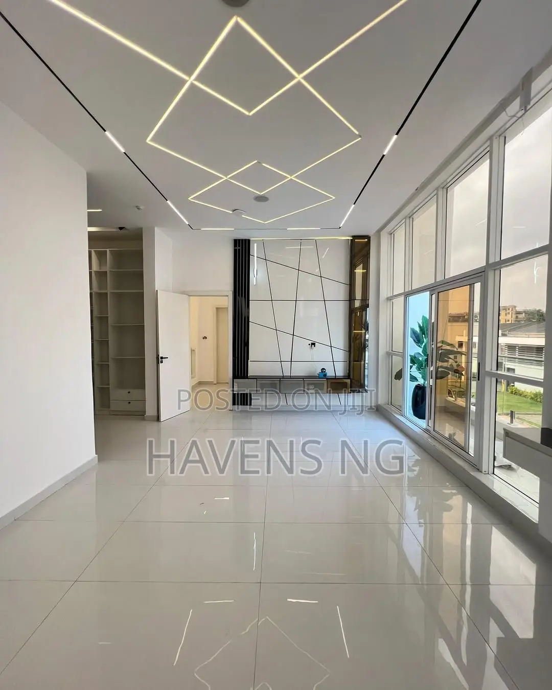 5bdrm Duplex in Chevron for sale in Chevron