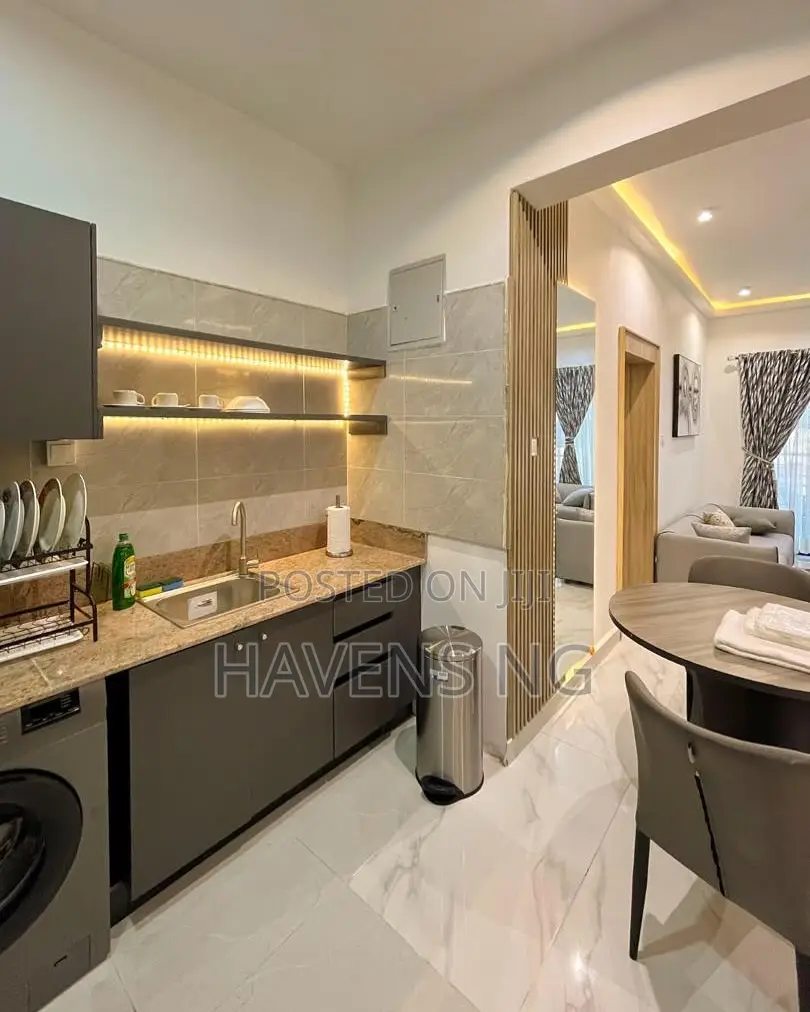 Luxurious 1-Bedroom Shortlet in Lekki Phase 1