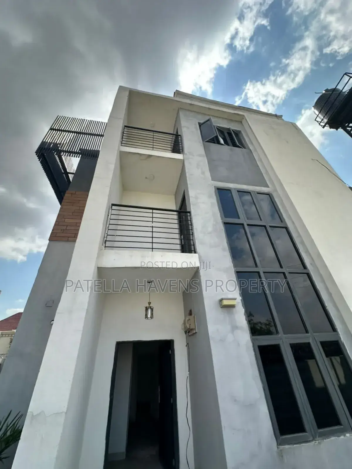 5bdrm Duplex in Lugbe District for sale in Lugbe District