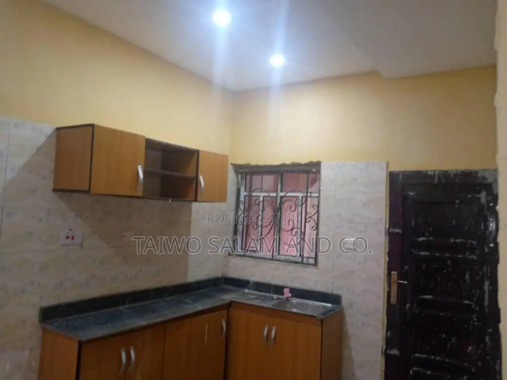 3bdrm Block of Flats in Akala Express for sale in Akala Express