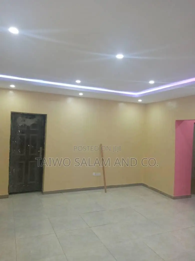 3bdrm Block of Flats in Akala Express for sale in Akala Express