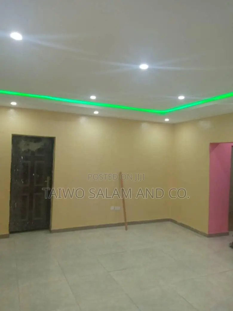 3bdrm Block of Flats in Akala Express for sale in Akala Express