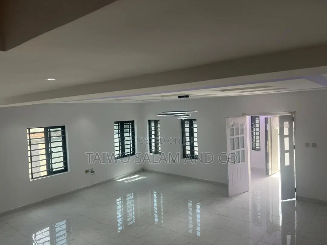 4bdrm Duplex in Oluyole Estate for sale in Oluyole Estate