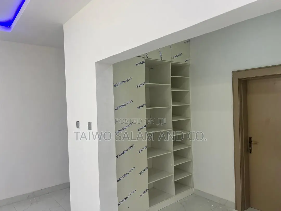 4bdrm Duplex in Oluyole Estate for sale in Oluyole Estate
