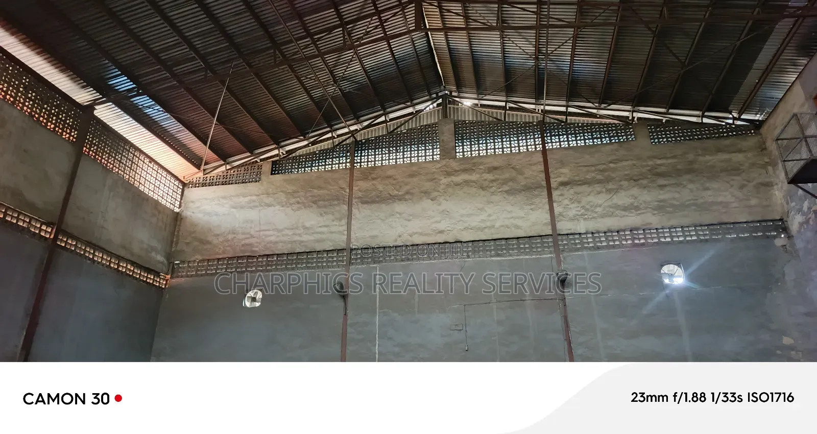 *Warehouse for Lease* 
Good 14,200sqft Off Eric Moore Road Suruler in Surulere
