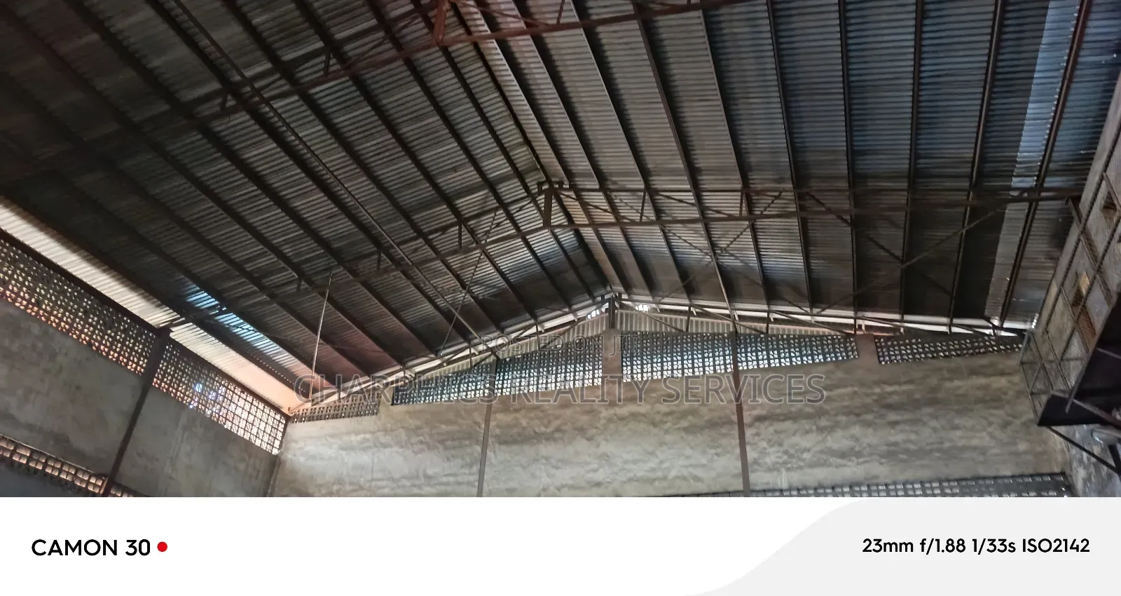 *Warehouse for Lease* 
Good 14,200sqft Off Eric Moore Road Suruler in Surulere