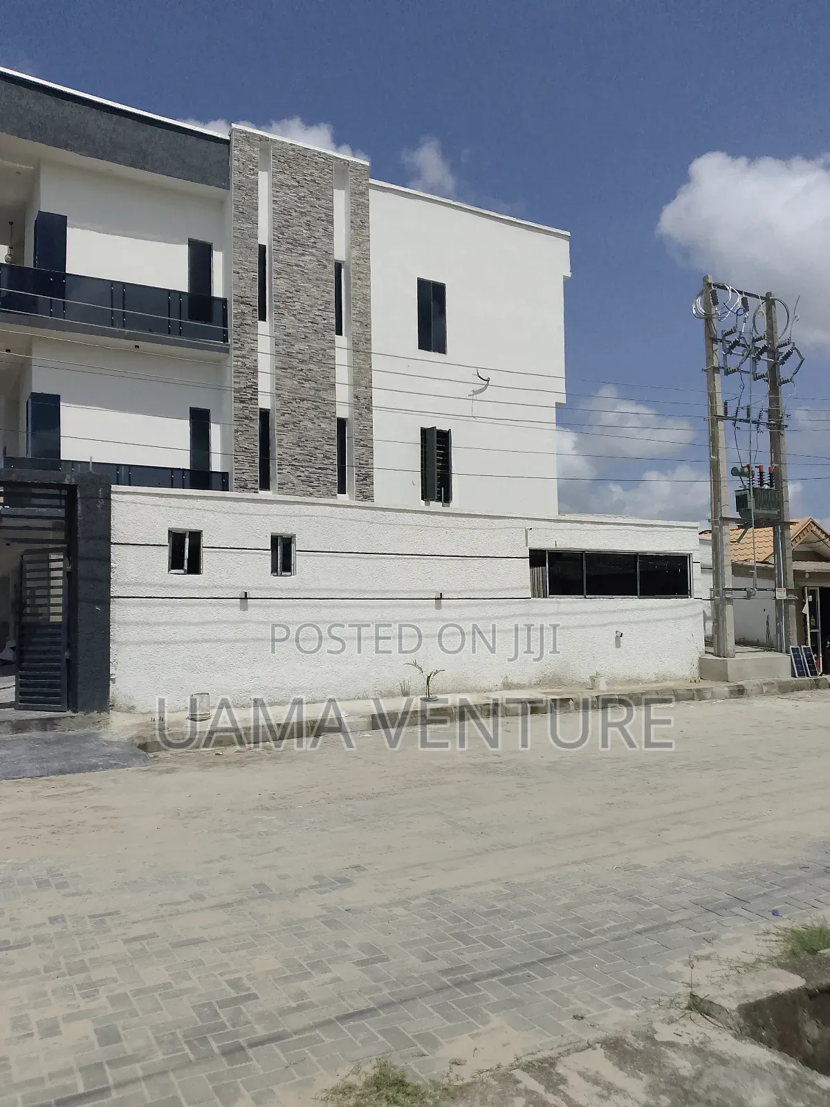 4bdrm Townhouse/Terrace in Sangotedo for Sale in Sangotedo