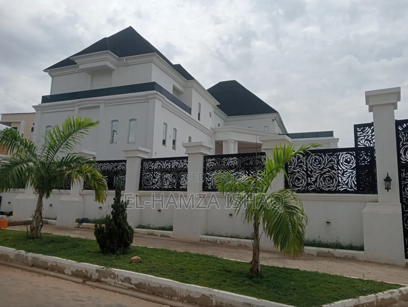 17bdrm Mansion in Asokoro for sale in Asokoro