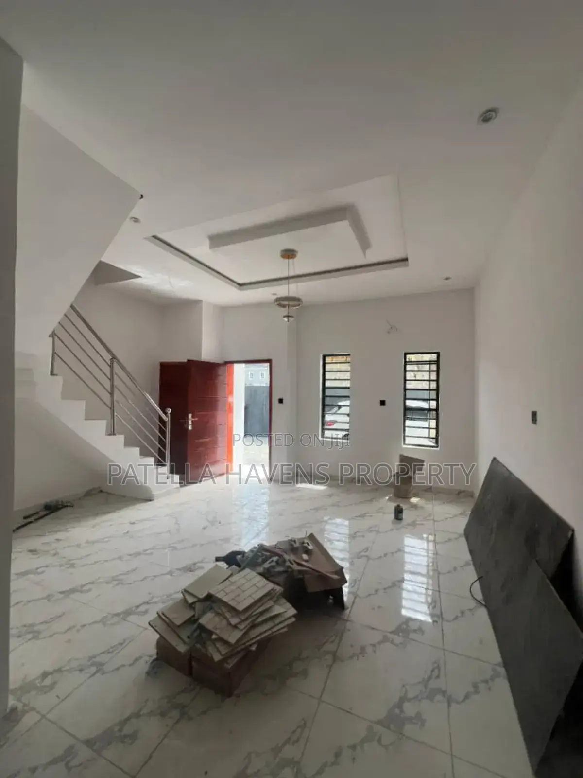 5bdrm Duplex in Lugbe District for sale in Lugbe District