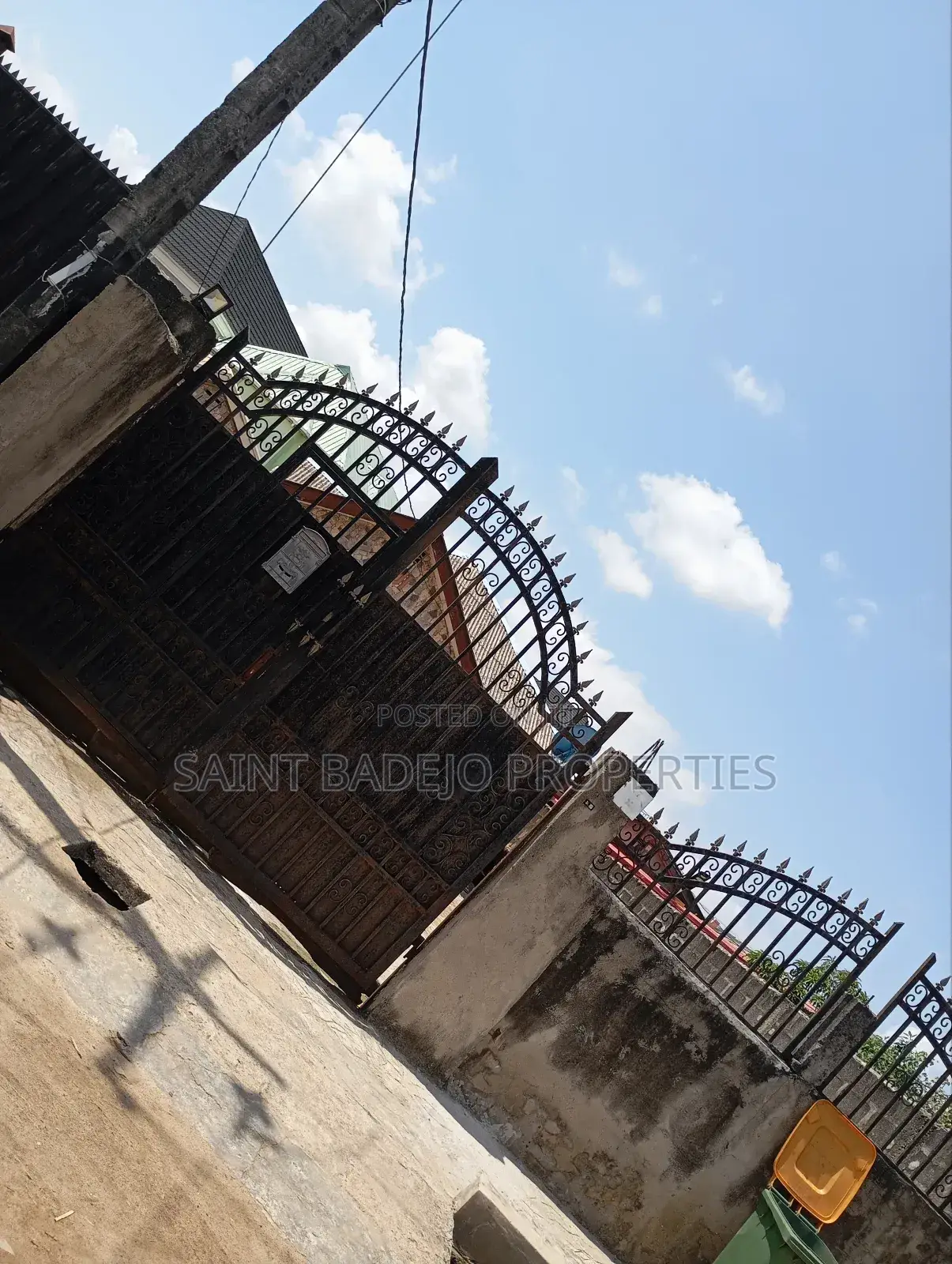 5bdrm Bungalow in Dedogbe Cresent, Ipakodo for sale in Ipakodo