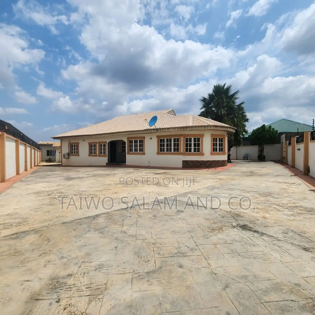 Furnished 3bdrm Bungalow in Akobo for sale in Akobo