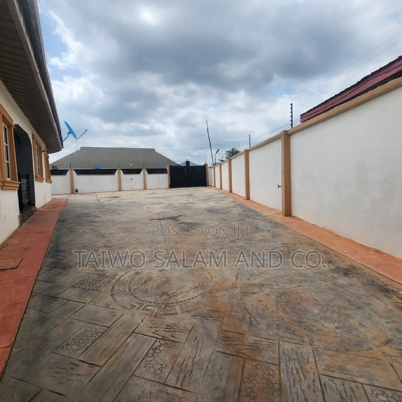 Furnished 3bdrm Bungalow in Akobo for sale in Akobo