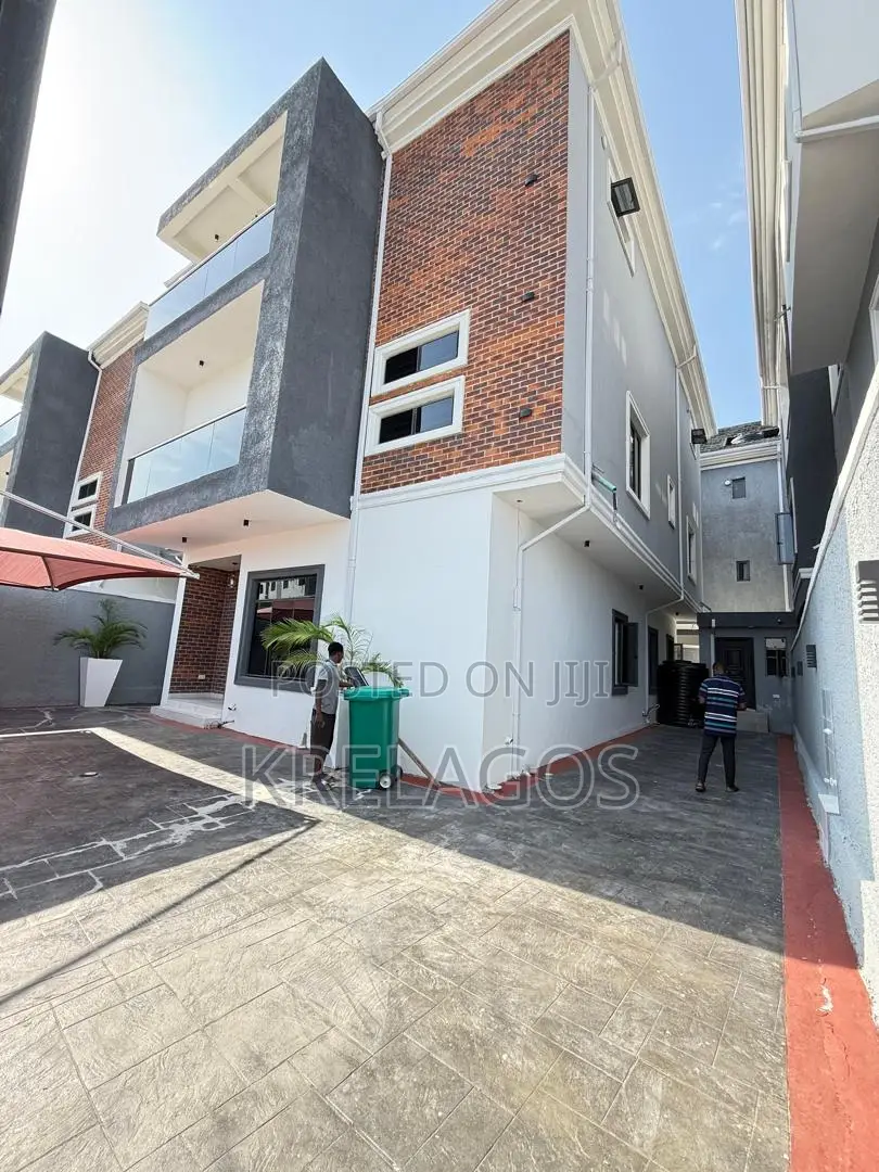 5bdrm Duplex in Ikate for sale in Ikate