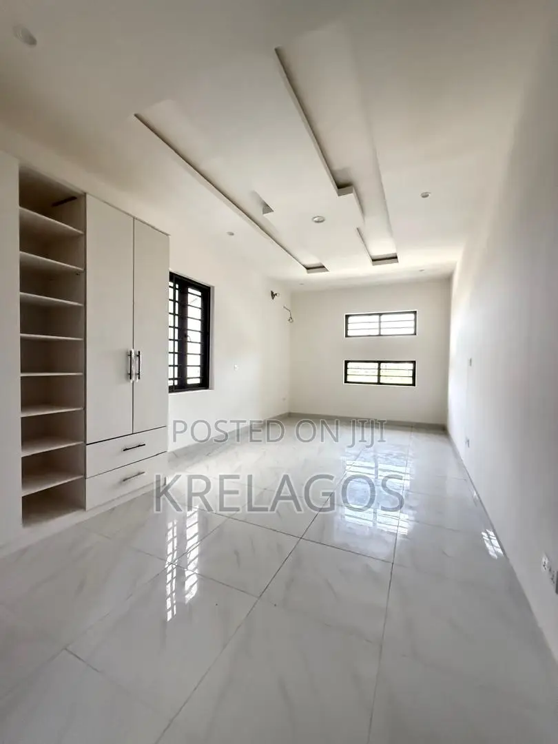 5bdrm Duplex in Ikate for sale in Ikate