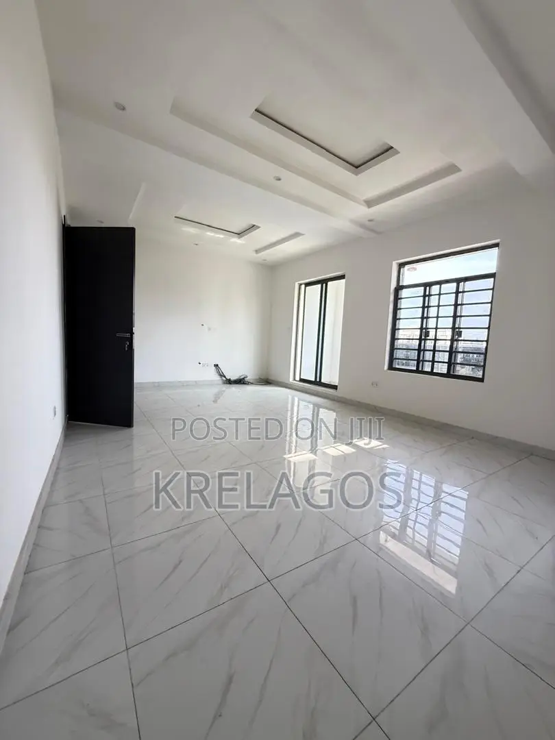 5bdrm Duplex in Ikate for sale in Ikate