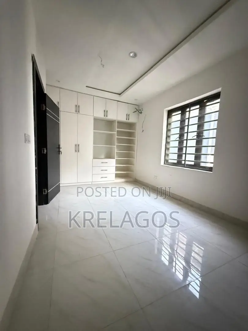 4bdrm Duplex in Ikate for sale in Ikate