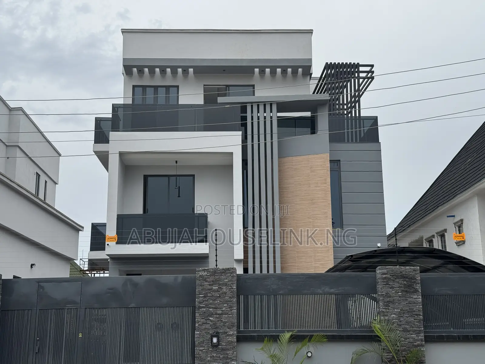 5bdrm Duplex in Apo Resettlement for sale in Apo Resettlement