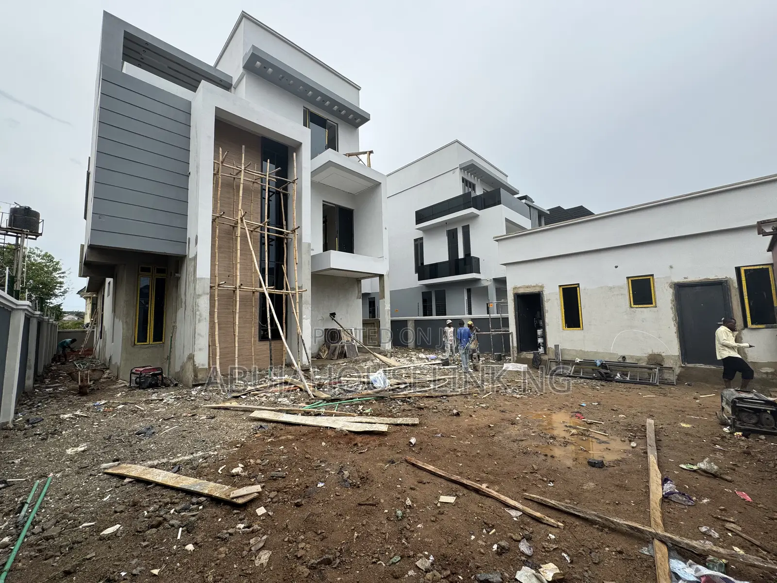 5bdrm Duplex in Apo Resettlement for sale in Apo Resettlement