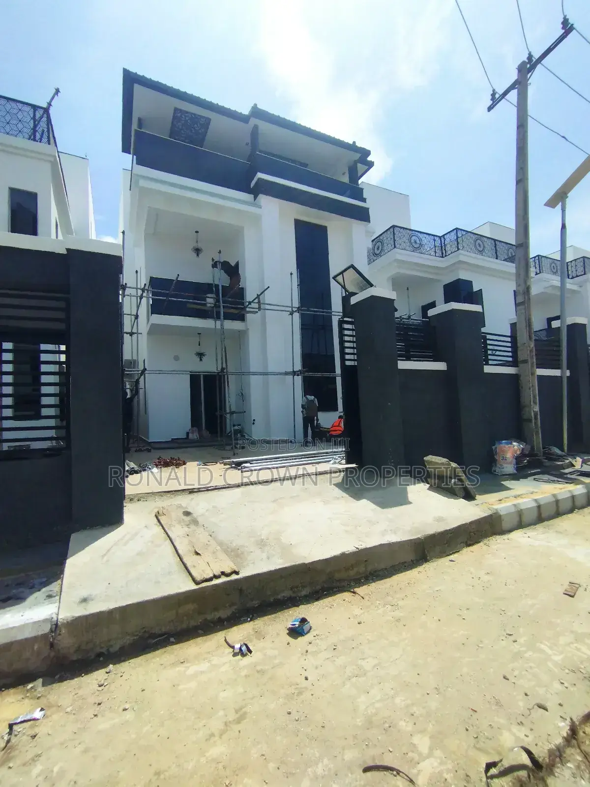 4bdrm Duplex in Ago Palace for sale in Ago Palace