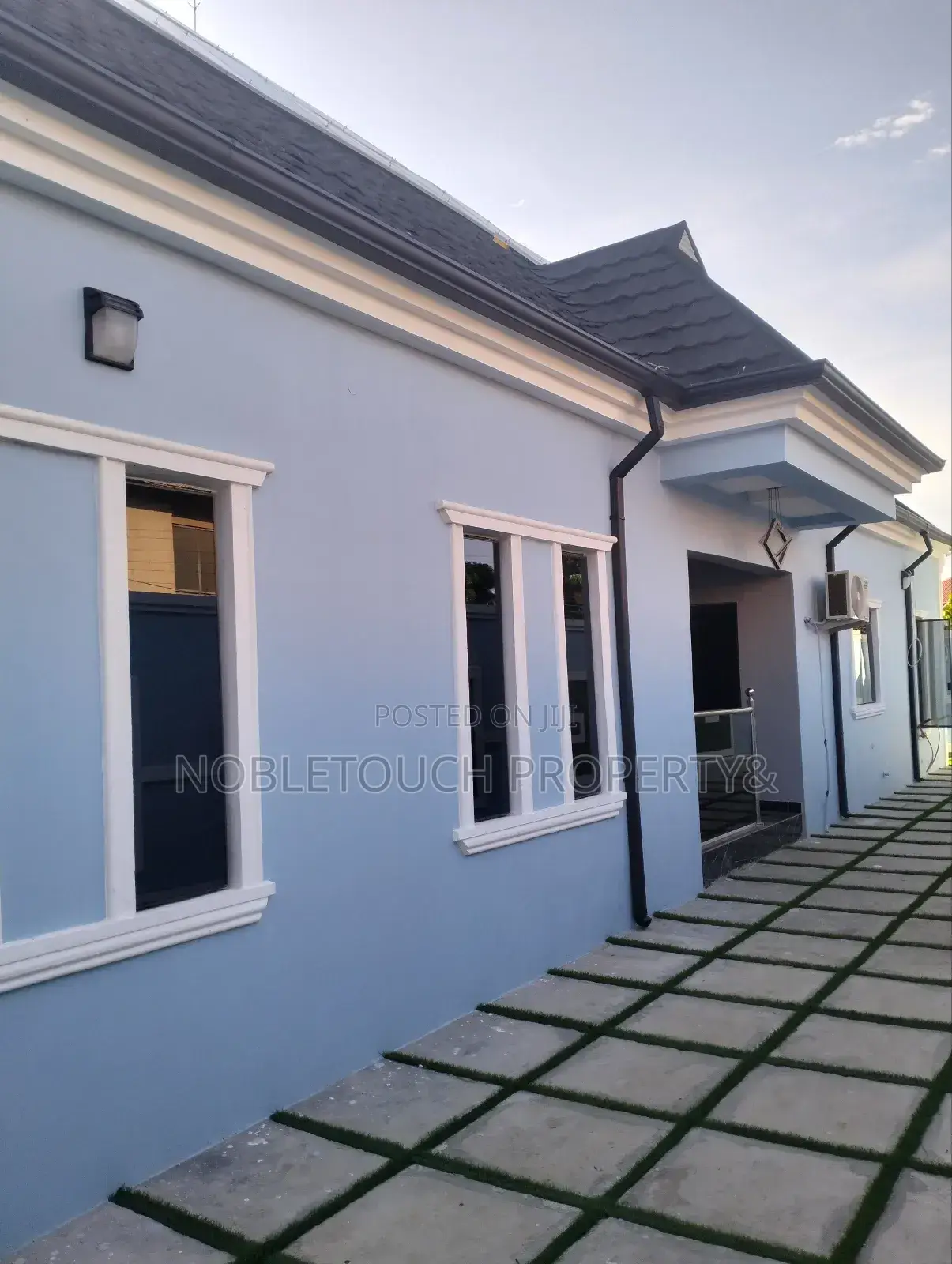 4bdrm Bungalow in 122 Road Near Lyta for sale in Egbeda