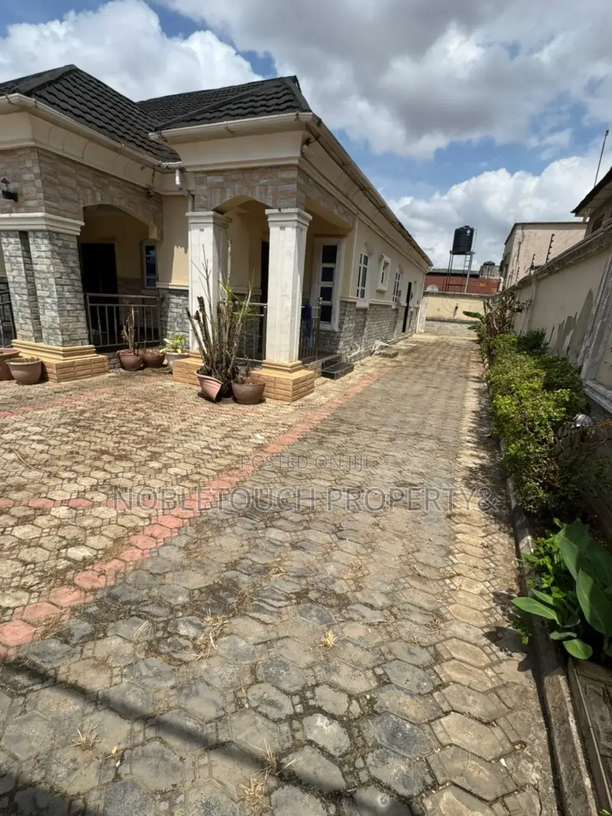 4bdrm Bungalow in Off Ikotun Idimu, Iseri Olofin for sale in Iseri Olofin