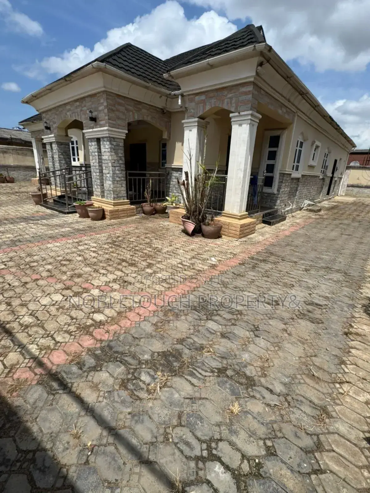4bdrm Bungalow in Off Ikotun Idimu, Iseri Olofin for sale in Iseri Olofin