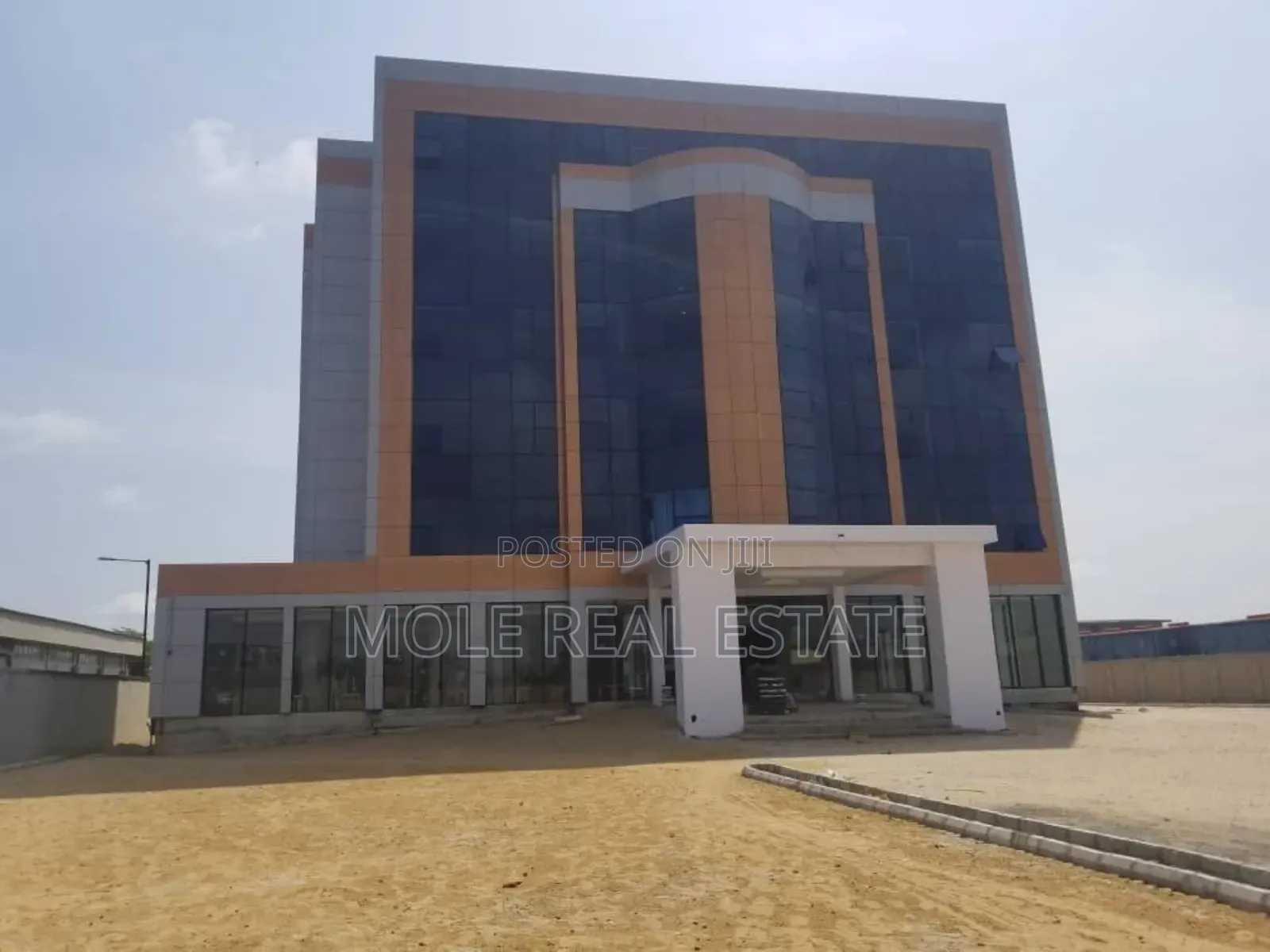 10000sqm New 75 Bedroom Hotel Leki Epe Expressway in Lekki
