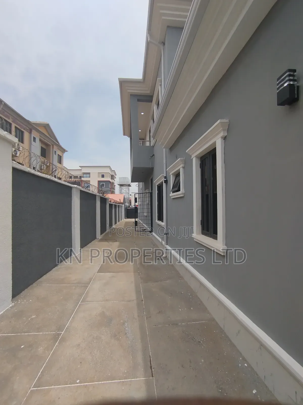 4bdrm Duplex in Apo for rent in Apo District