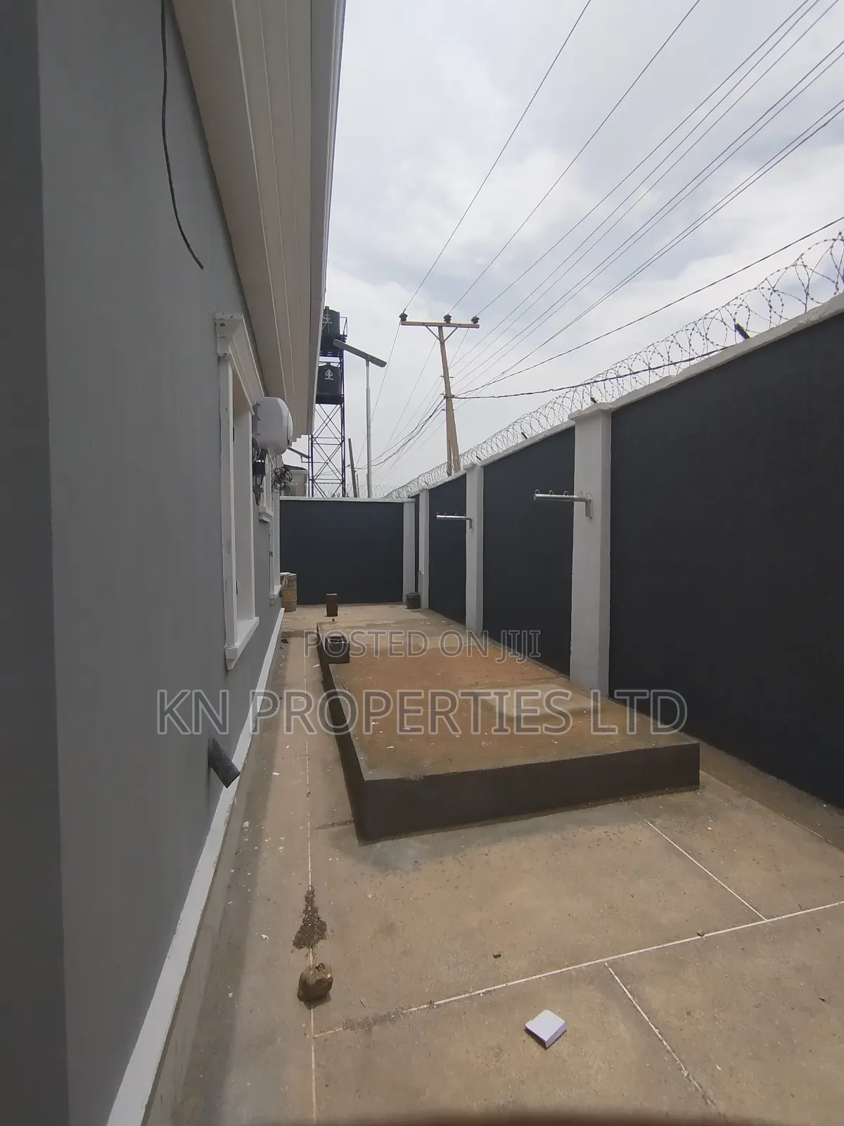 4bdrm Duplex in Apo for rent in Apo District