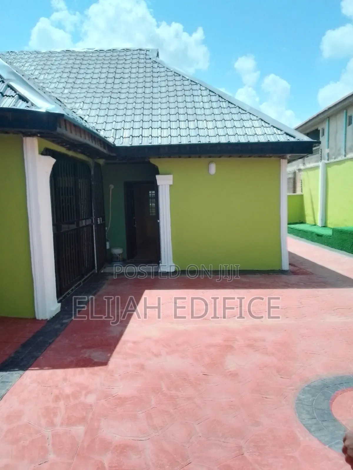 Furnished Studio Apartment in First Gate, Ikorodu Garage for rent in Ikorodu Garage