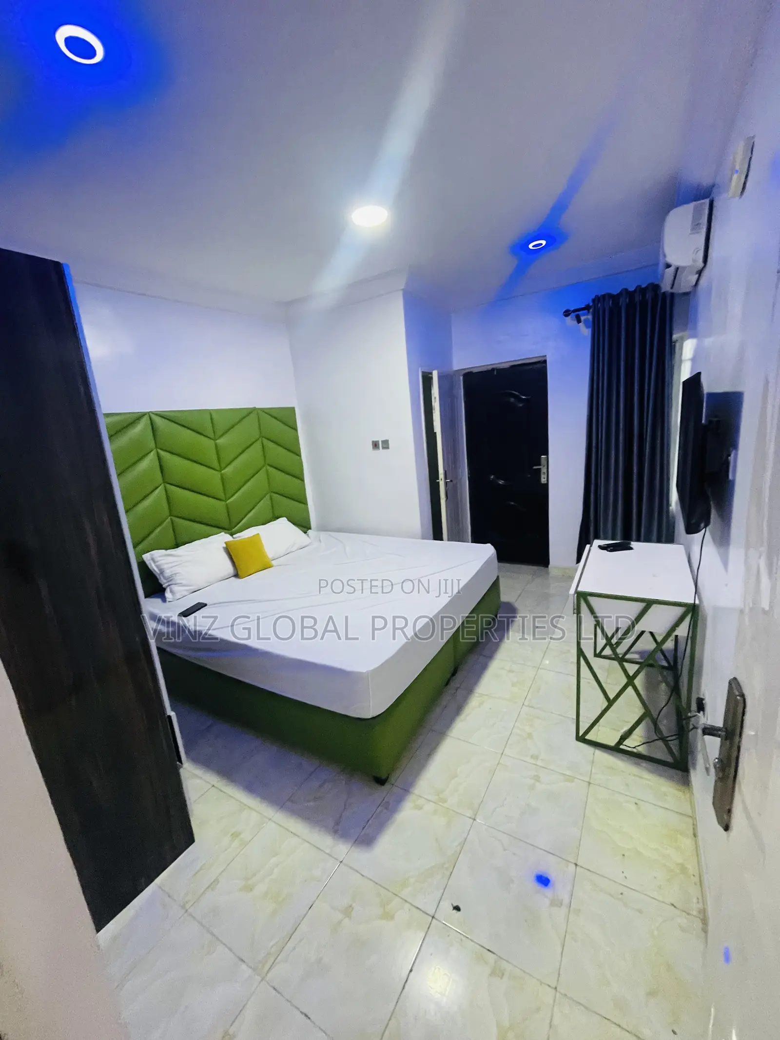 Luxury 2 Bed Apartment With a Pool, Gym 24/7 Electricity in Lekki