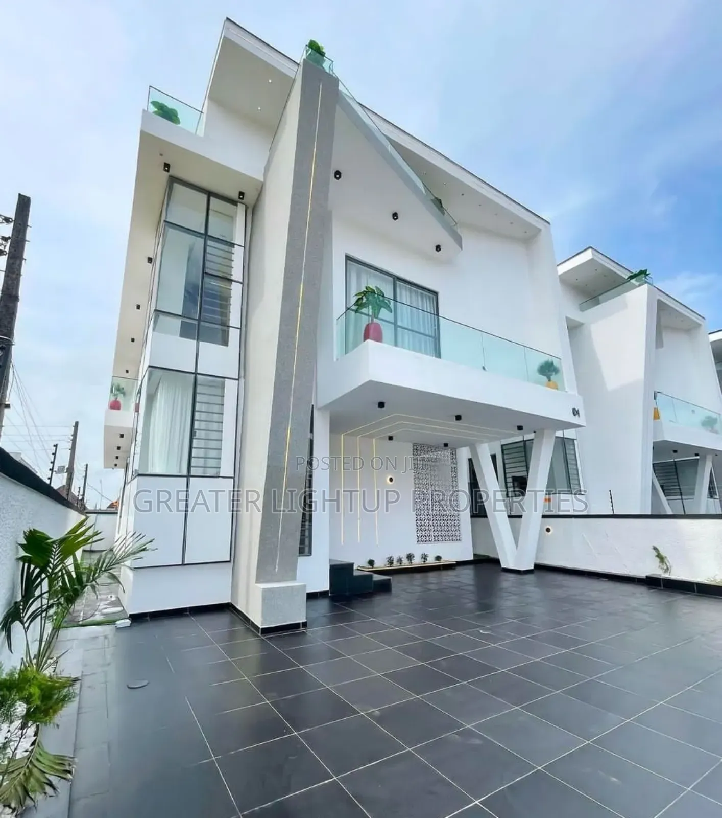 Furnished 5bdrm Duplex in Agungi for sale in Agungi