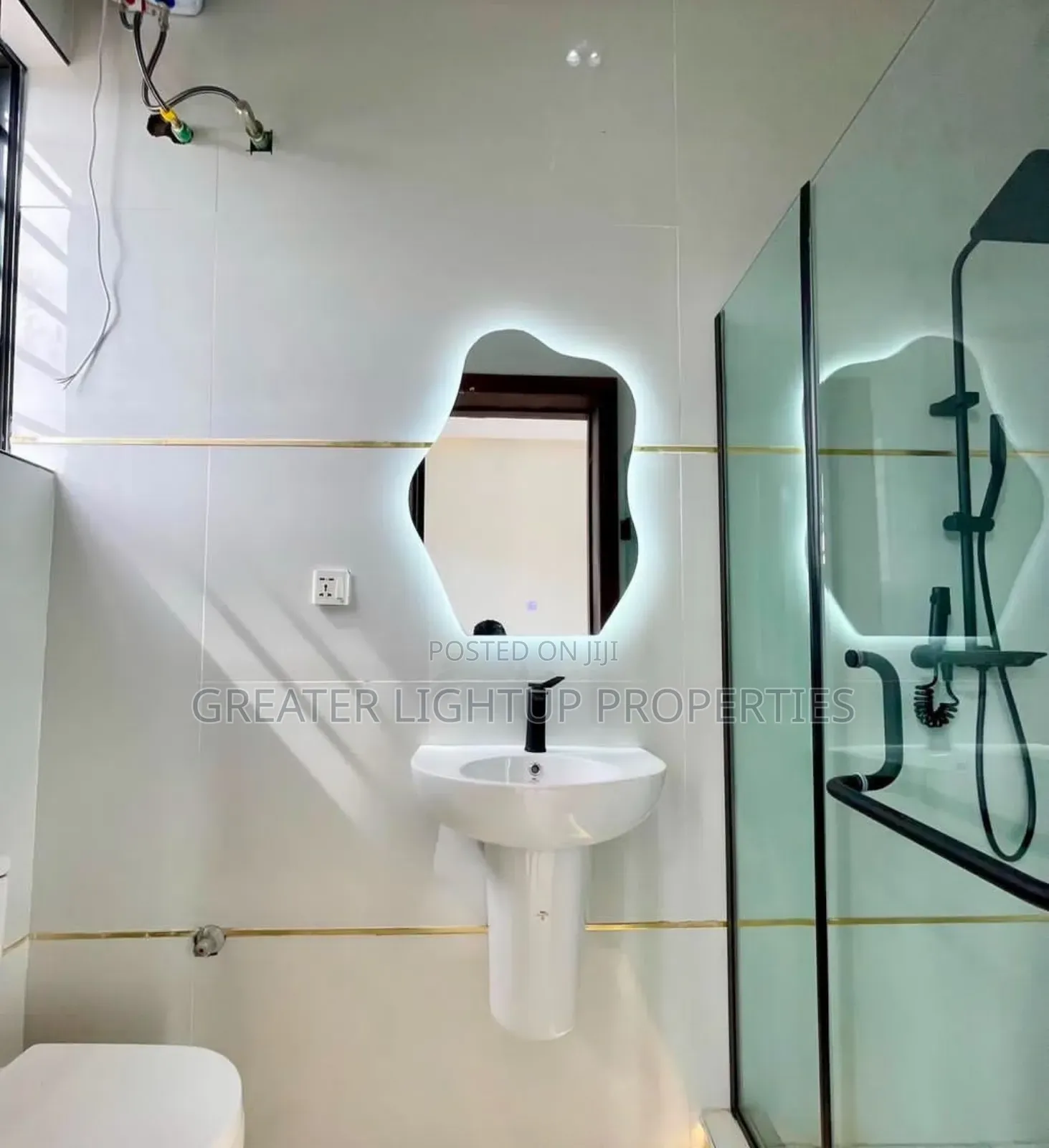 Furnished 5bdrm Duplex in Agungi for sale in Agungi