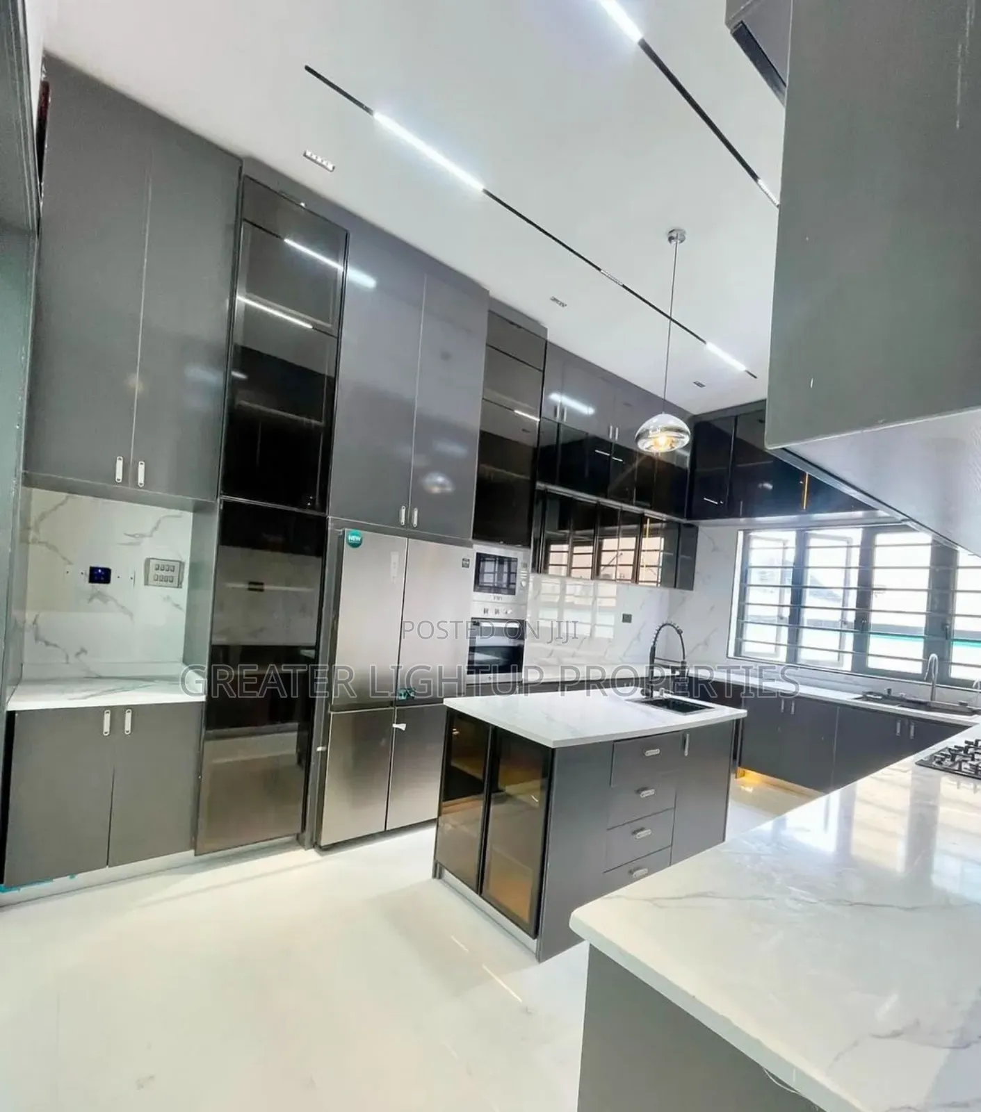 Furnished 5bdrm Duplex in Agungi for sale in Agungi