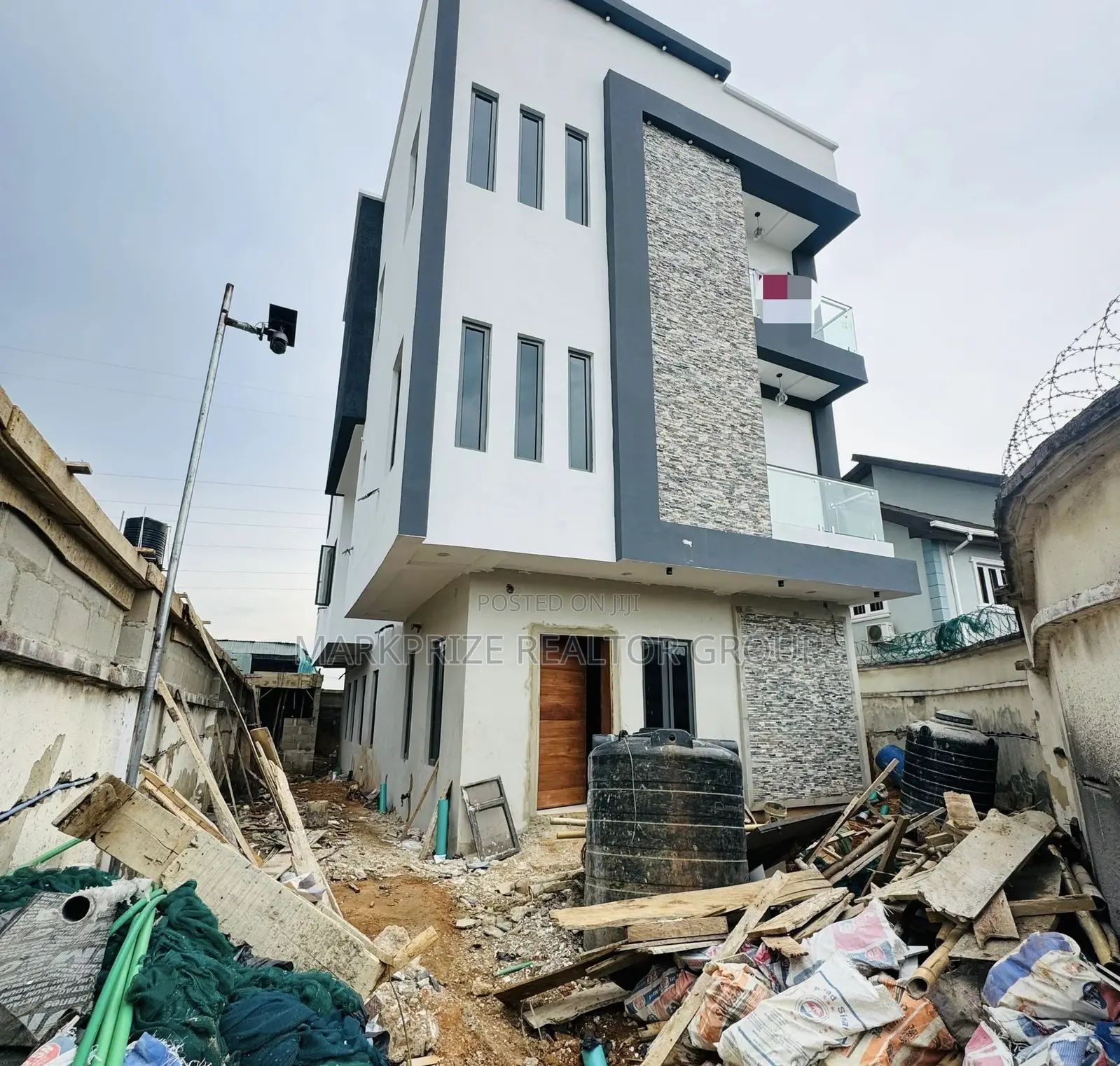 5bdrm Duplex in Ogudu Gra Phase 1 for sale in Ogudu GRA