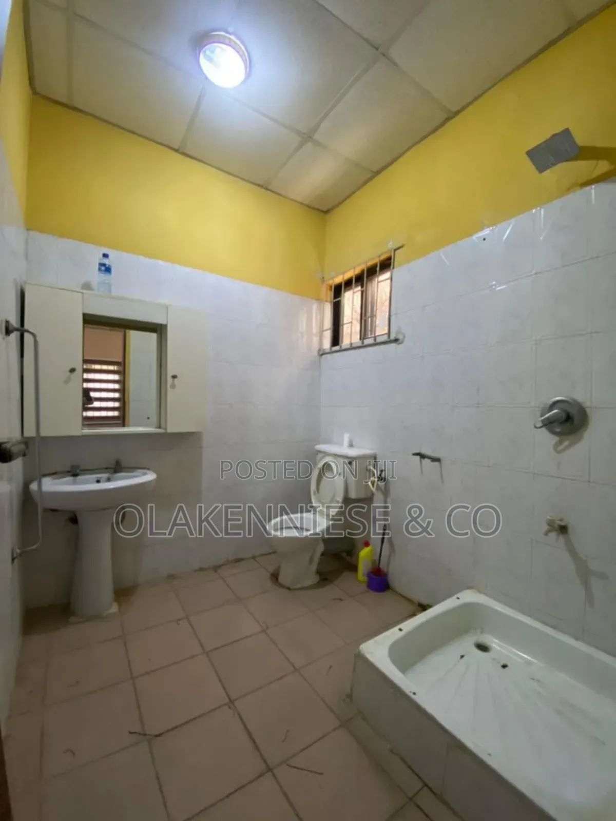 Furnished 3bdrm Block of Flats in Idowu Martins, Akin Adesola for rent in Akin Adesola
