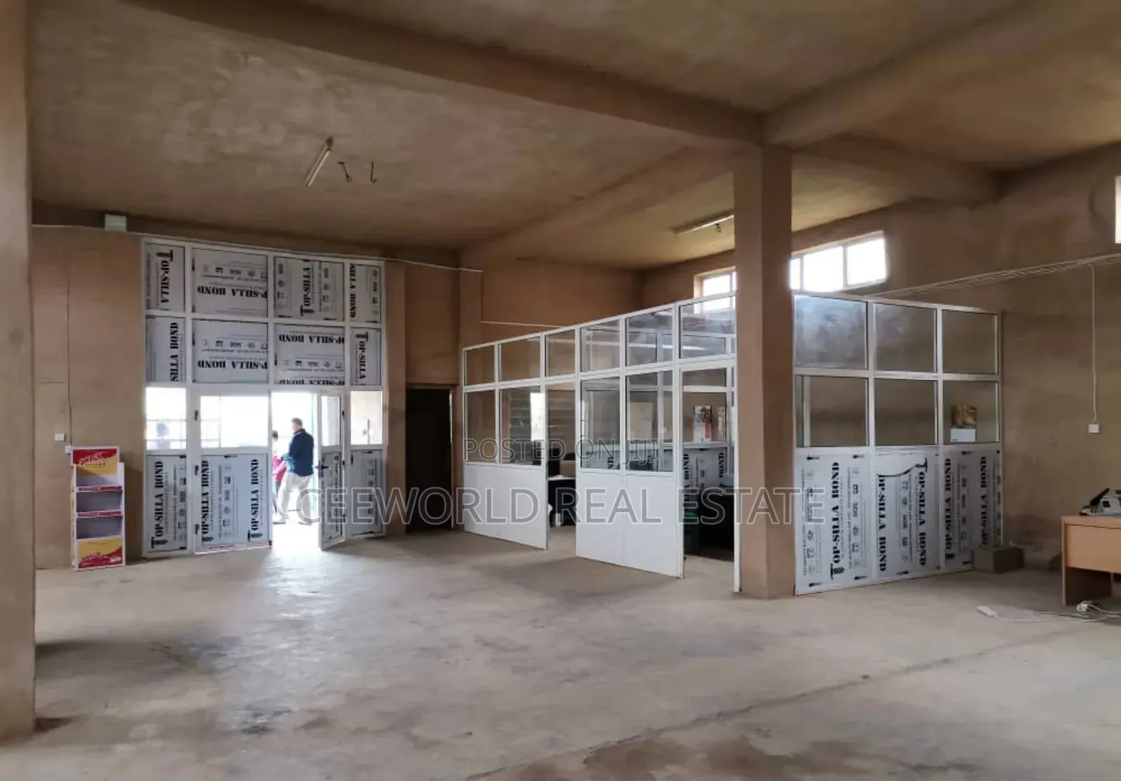 Warehouse About 800sqm for Sale at Oluyole Estate in Oluyole Estate