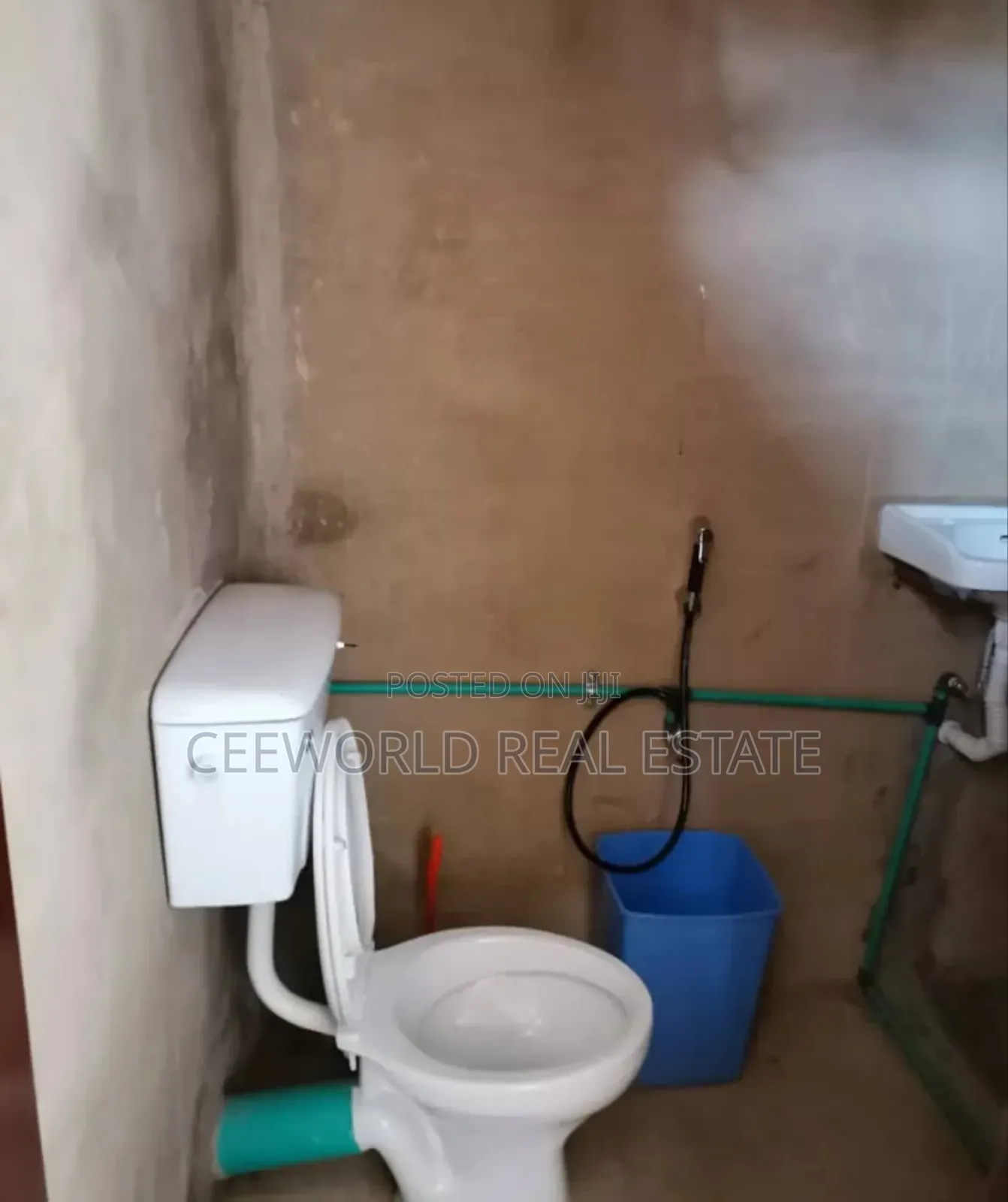 Warehouse About 800sqm for Sale at Oluyole Estate in Oluyole Estate