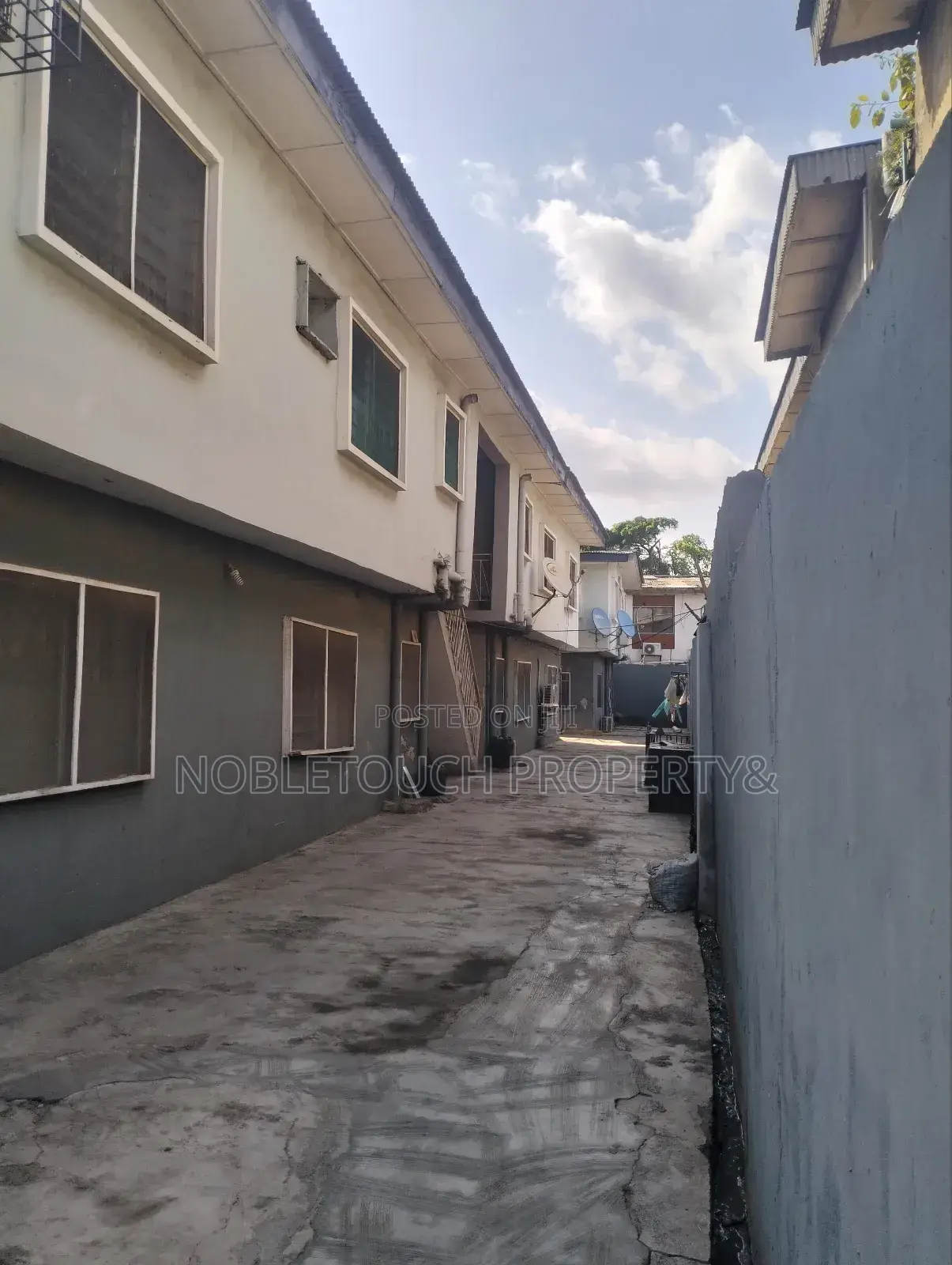 3bdrm Block of Flats in Ikeja Lagos, Allen Avenue for sale in Allen Avenue
