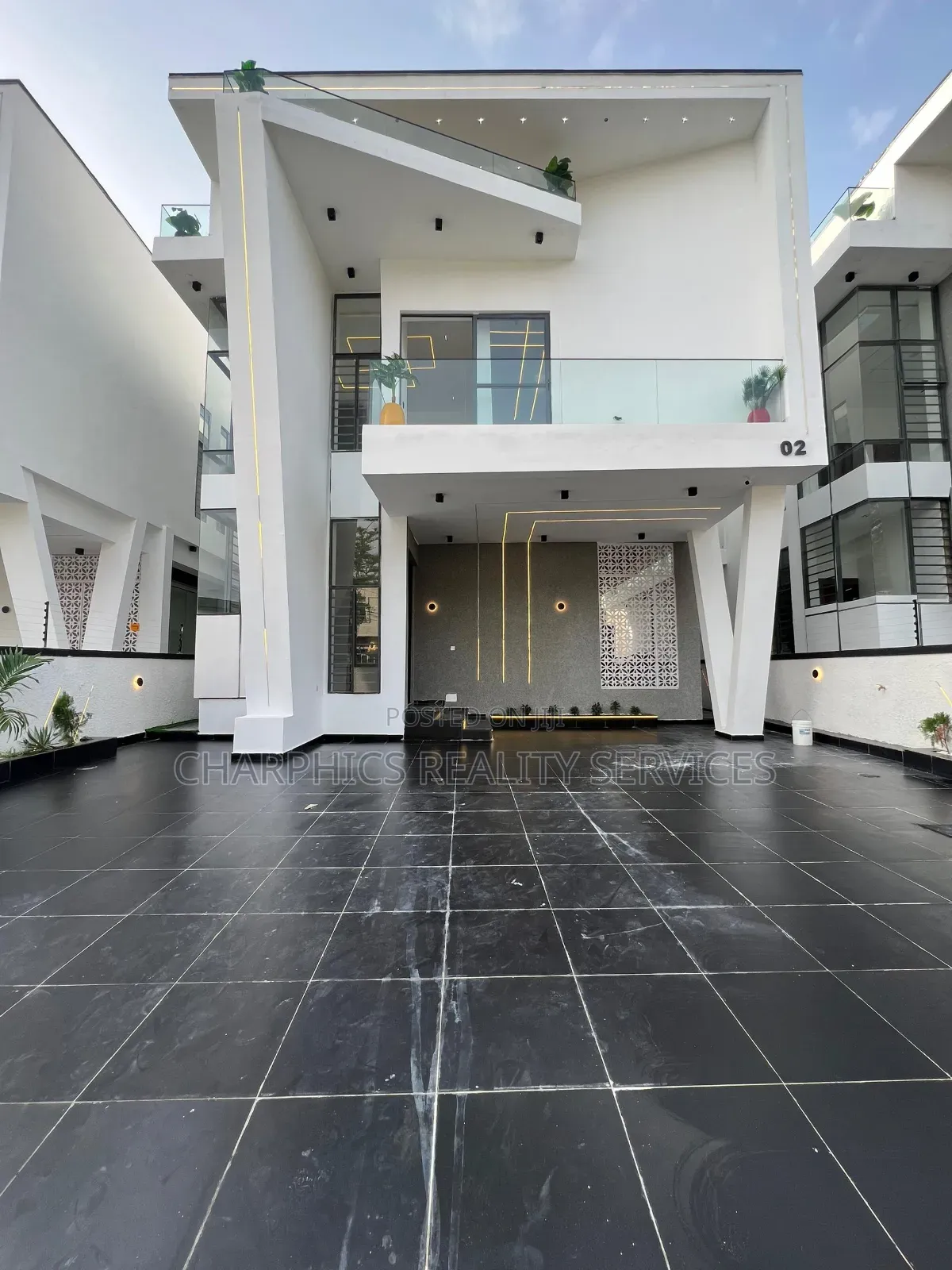 5bdrm Duplex in Agungi for sale in Agungi
