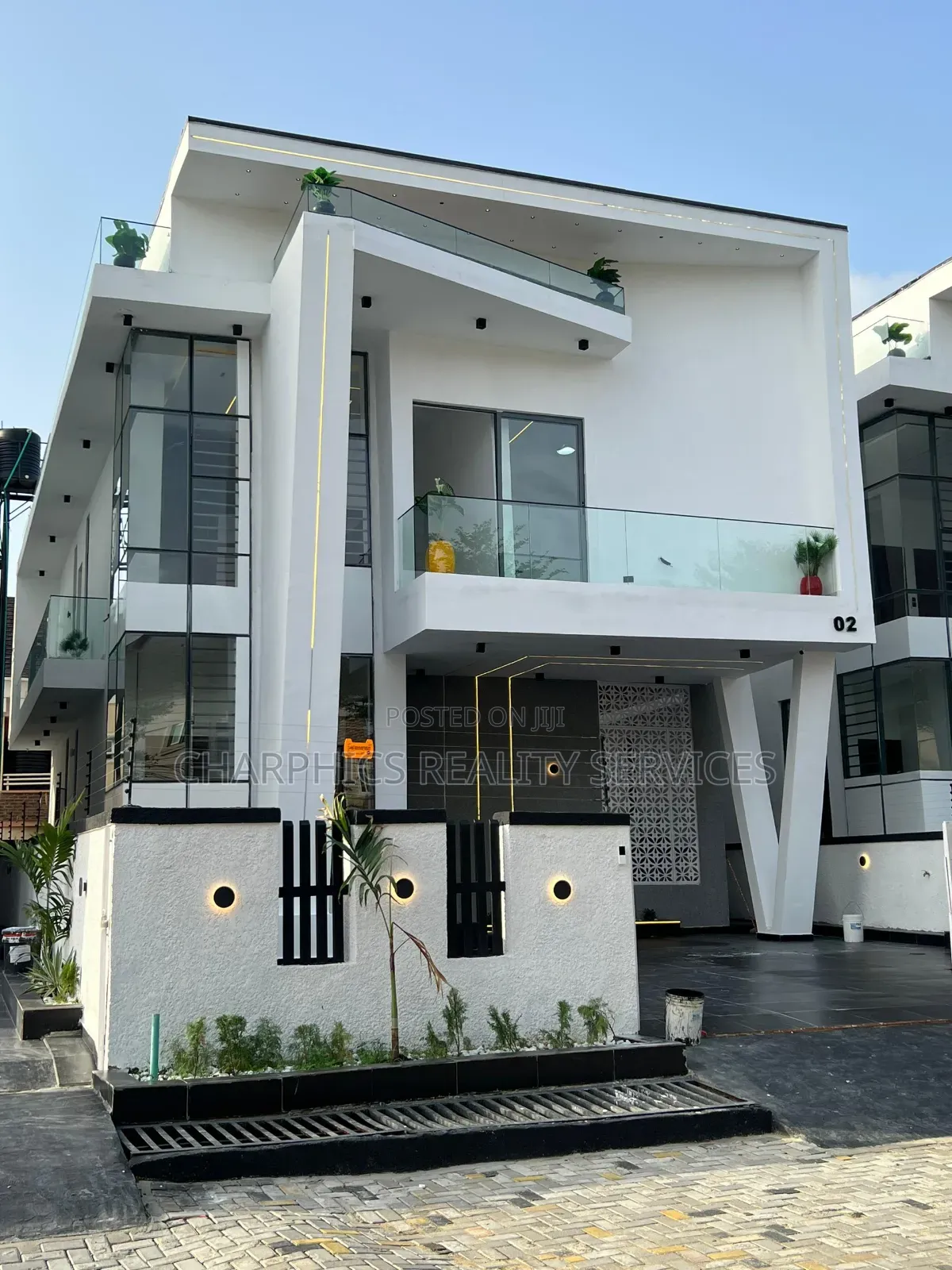 5bdrm Duplex in Agungi for sale in Agungi