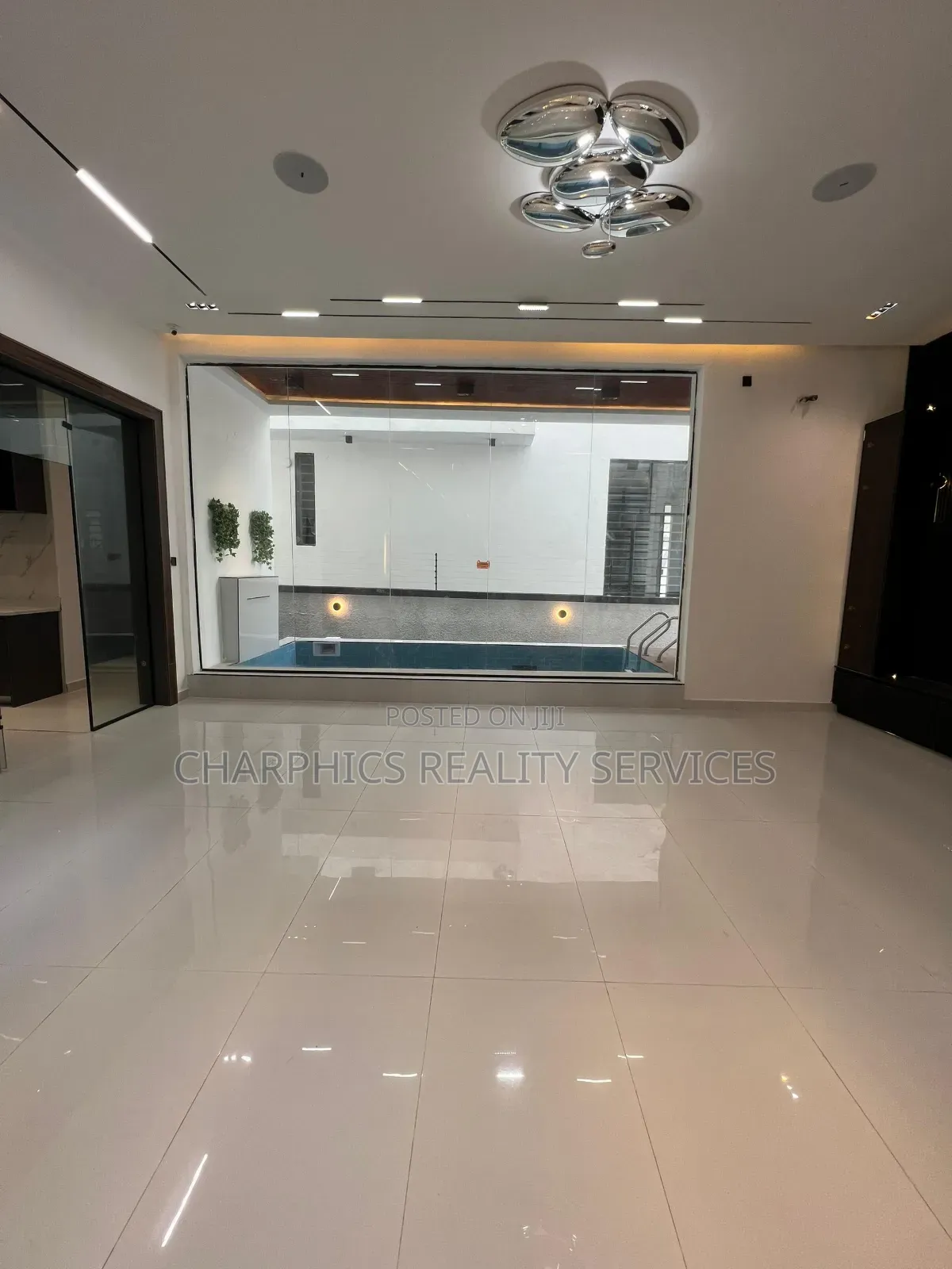 5bdrm Duplex in Agungi for sale in Agungi