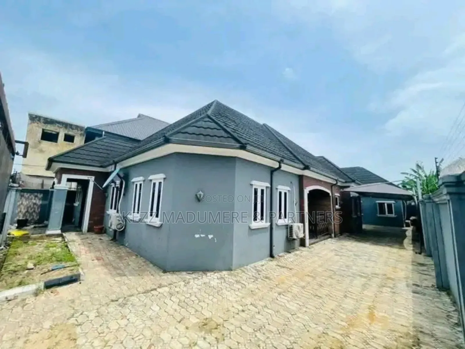 6bdrm Block of Flats in Rumunduru , Port for sale in Port-Harcourt