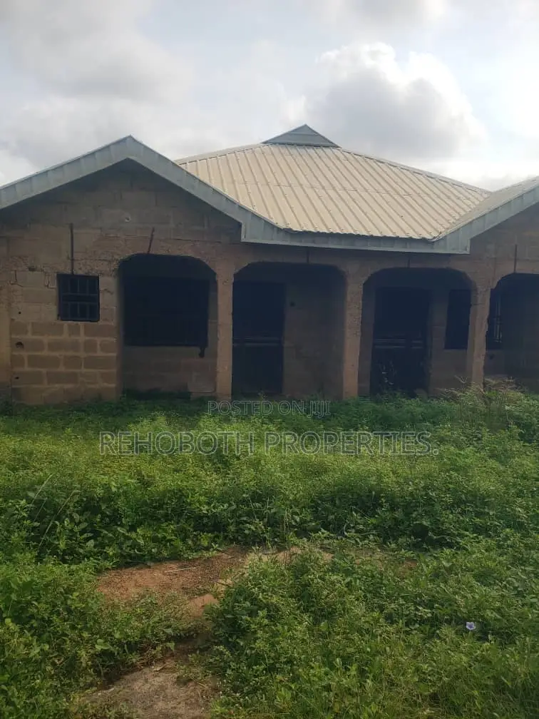 6bdrm Bungalow in Abeese Estate Elebu, Ibadan for sale in Ibadan