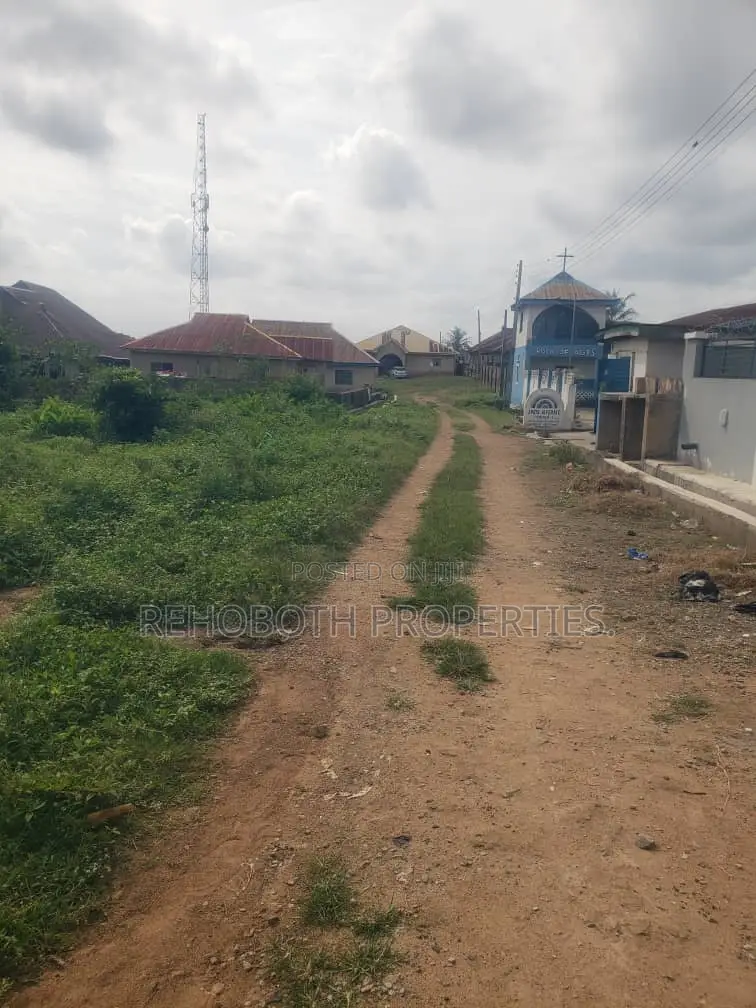 6bdrm Bungalow in Abeese Estate Elebu, Ibadan for sale in Ibadan