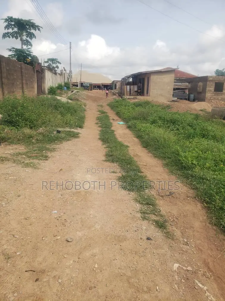 6bdrm Bungalow in Abeese Estate Elebu, Ibadan for sale in Ibadan