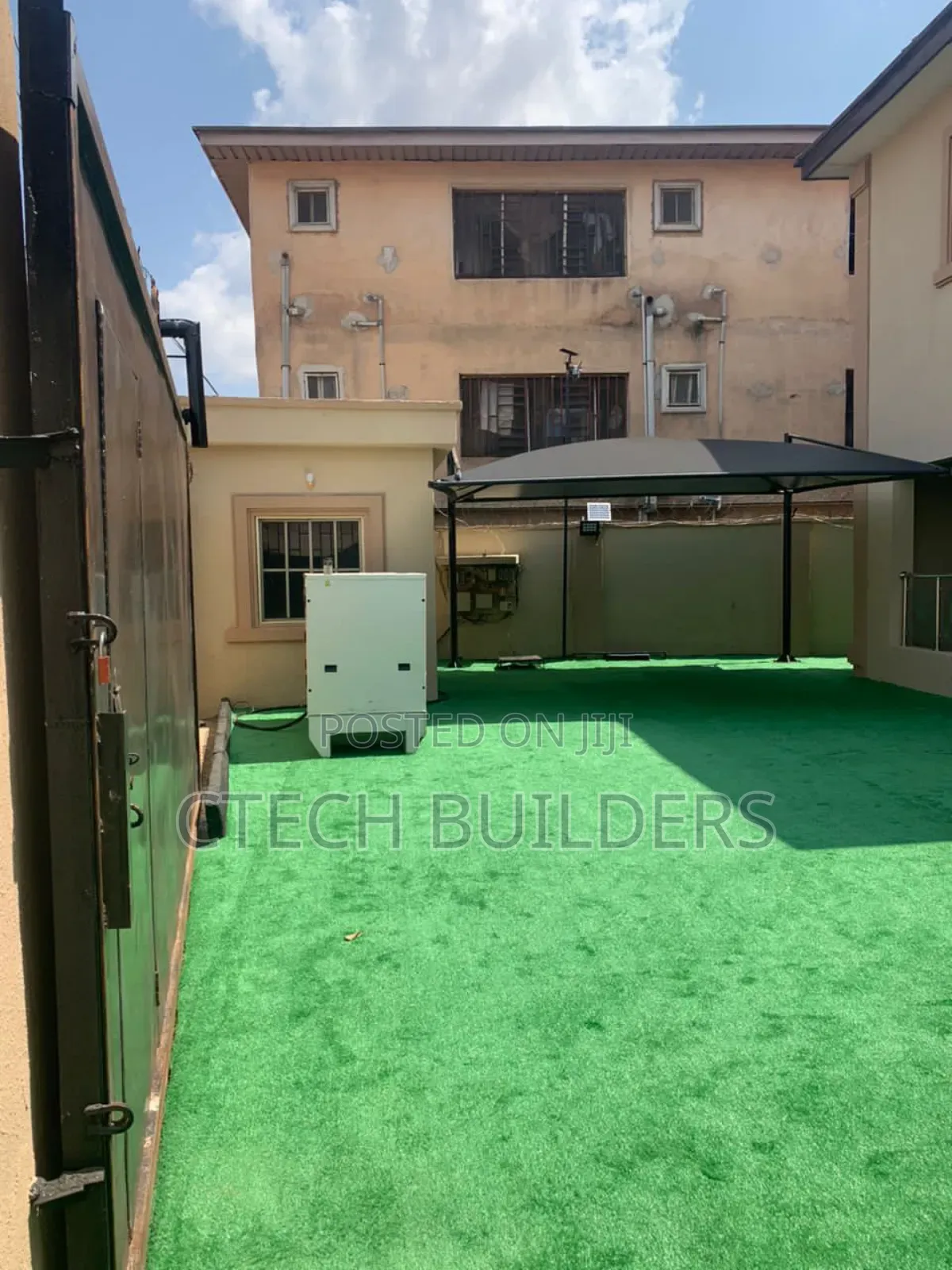 8bdrm Block of Flats in Benin City for sale in Benin City
