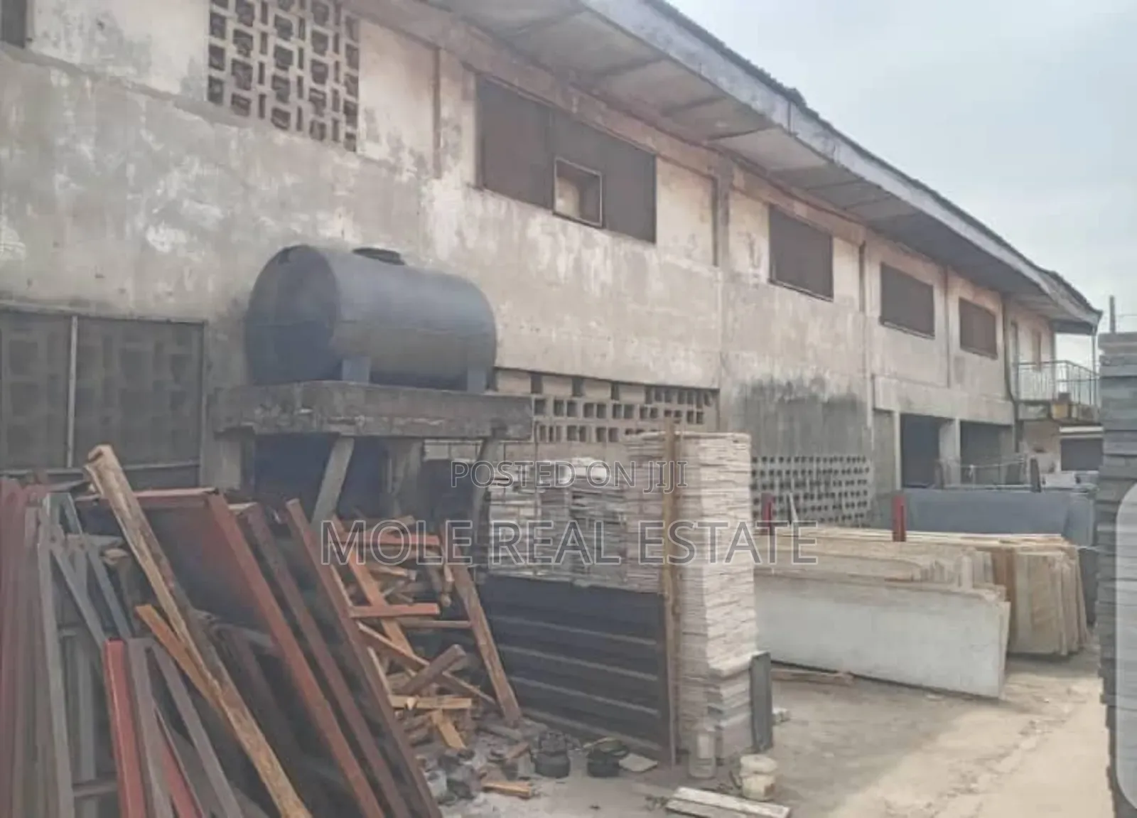 4 165 SQM Warehouse Alhaji Adejumo Illupeju Ind Estate in Ilupeju